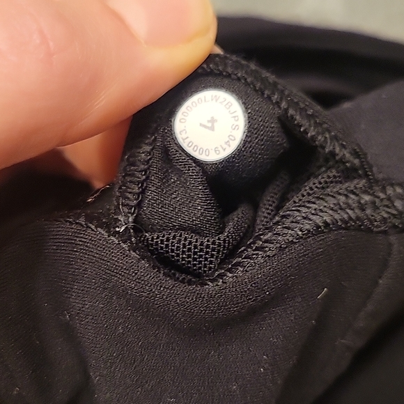 Lululemon bra size 4 - Picture 3 of 3